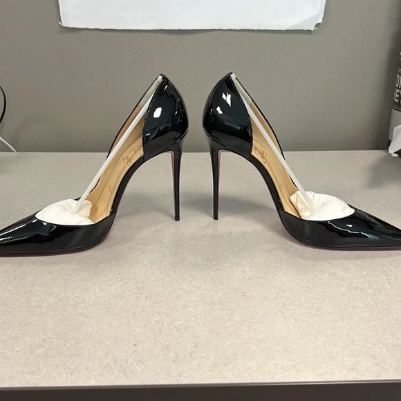 Christian Louboutin Iriza Open-Side Red Sole Pump. Women’s 12. Never worn. - Picture 5 of 9